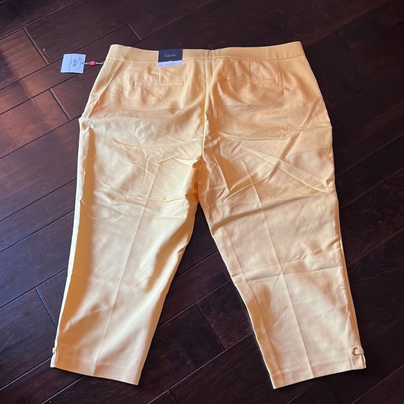 Rafaela curvy women’s capris - Picture 6 of 9